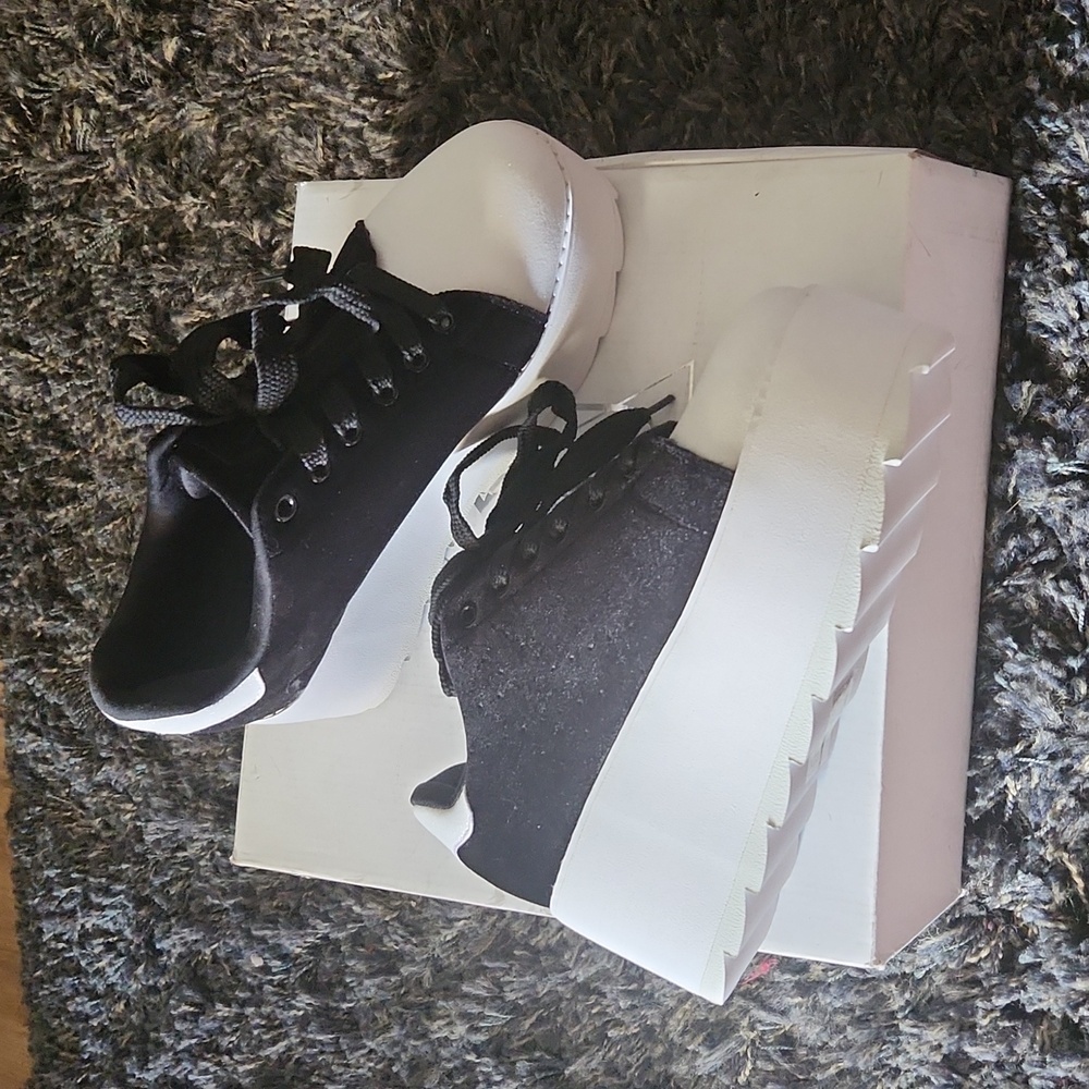 YRU LALA platform sneakers